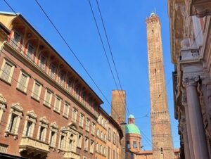 義大利波隆那 = 博洛尼亞 Bologna 必玩 - Le due Torri: Garisenda e degli Asinelli 波隆那諸塔 = 博洛尼亞諸塔