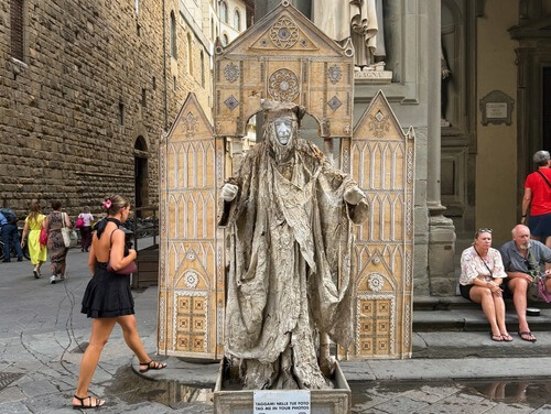 義大利佛羅倫斯 = 佛羅倫薩 = 翡冷翠 Florence = Fiorenza = Firenze 必玩 - Piazza della Signoria 領主廣場 - Loggia dei Lanzi 傭兵涼廊 = 傭兵拱廊 - 網紅但丁爺爺