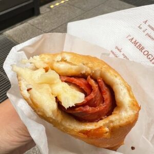 義大利Milan 米蘭 (義語 Milano) 必吃 - Panzerotti Luini (知名糕點店、必吃盧伊尼烤麵包)