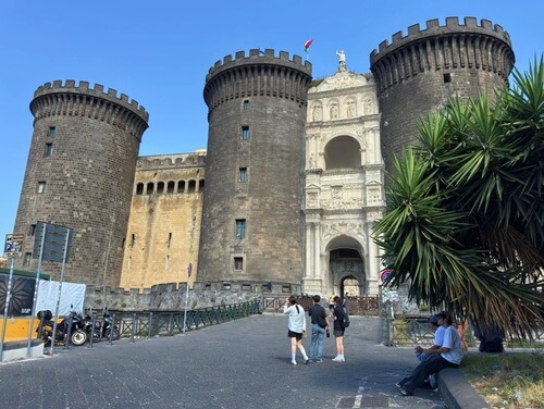 義大利拿坡里 = 那不勒斯 Naples (Napoli)必玩 -Castel Nuovo = Maschio Angioino 新堡 = 安茹城堡