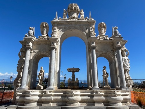 義大利拿坡里 = 那不勒斯 Naples (Napoli)必玩 -Porto Di Napoli 拿坡里港 = 那不勒斯港-Fontana del Gigante 巨人噴泉