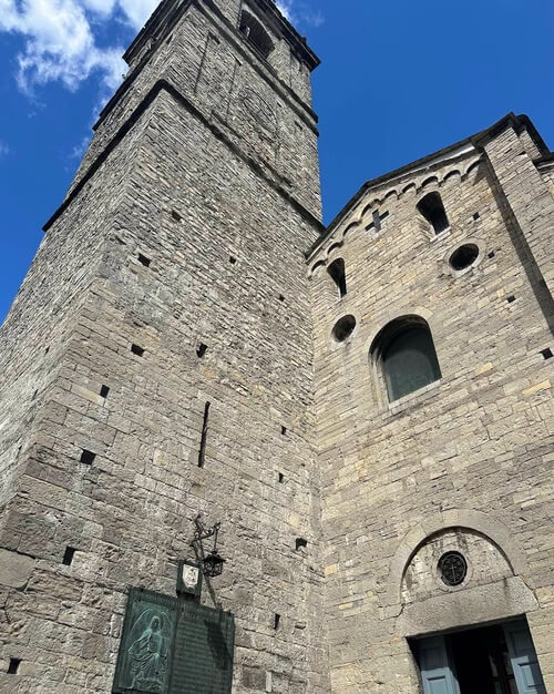 義大利科莫湖必玩 Lago di Como - Bellagio 貝拉焦 = 貝拉吉歐 - Basilica di San Giacomo 聖雅各伯聖殿 = 聖賈科莫大教堂 = Chiesa di San Giacomo