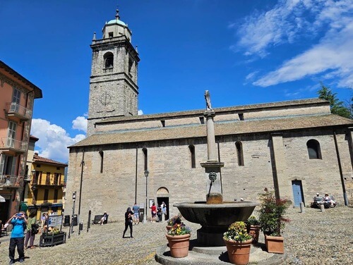 義大利科莫湖必玩 Lago di Como - Bellagio 貝拉焦 = 貝拉吉歐 - Basilica di San Giacomo 聖雅各伯聖殿 = 聖賈科莫大教堂 = Chiesa di San Giacomo