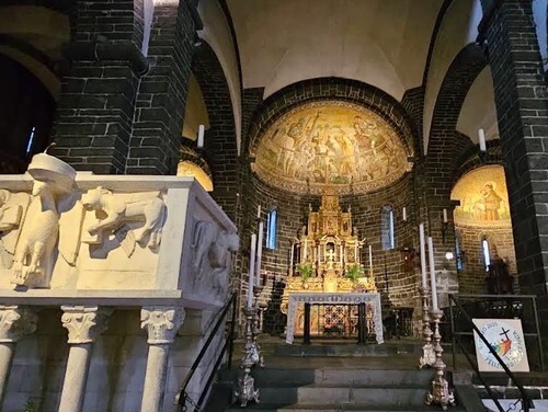 義大利科莫湖必玩 Lago di Como - Bellagio 貝拉焦 = 貝拉吉歐 - Basilica di San Giacomo 聖雅各伯聖殿 = 聖賈科莫大教堂 = Chiesa di San Giacomo