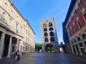 義大利科莫湖必玩 Lago di Como - Como 科莫 - Porta Torre 托雷門 = Torre di Porta Vittoria