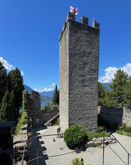 義大利科莫湖必玩 Lago di Como - Varenna 瓦倫納 = 瓦倫娜 - Castello di Vezio 韋齊奧城堡