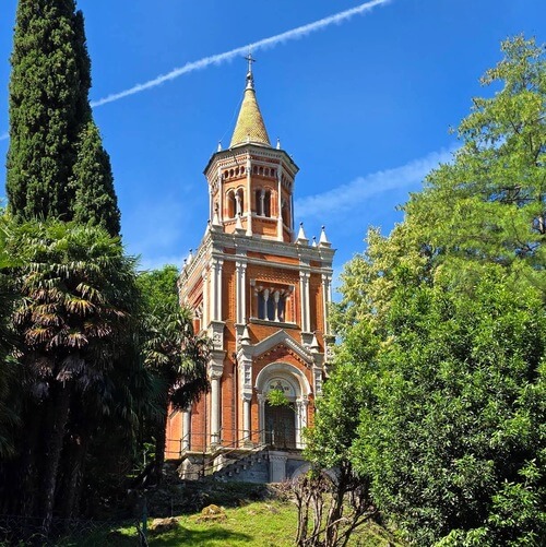 義大利科莫湖必玩 Lago di Como - Bellagio 貝拉焦 = 貝拉吉歐 - Villa Melzi 梅爾齊別墅 = Villa Melzi d'Eril 梅爾齊德埃里爾別墅 - Cappella Gentilizia Melzi d'Eril 梅爾齊德里爾家族禮拜堂 = Cappella di Villa Melzi - Chiosco Moresco 摩爾涼亭 = Moorish Pavilion = Tempietto Moresco