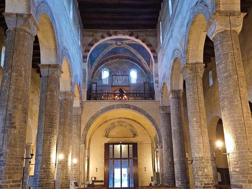 義大利科莫湖必玩 Lago di Como - Como 科莫 - Basilica di Sant'Abbondio 聖亞本田聖殿 = 聖阿邦迪奧大教堂