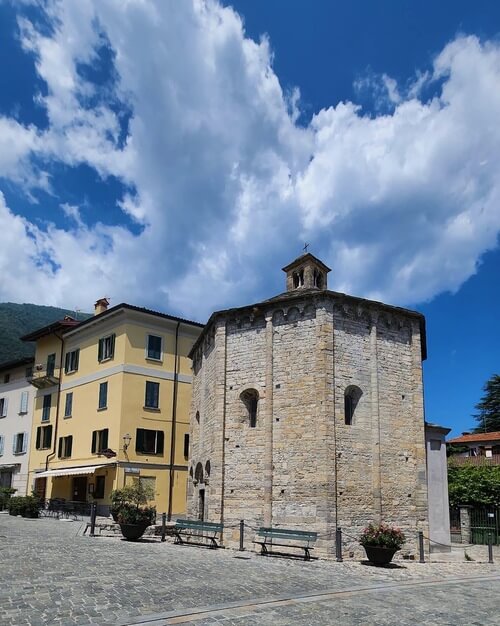 義大利科莫湖必玩 Lago di Como - Tremezzina 特雷梅齊納 - Battistero di San Giovanni Battista 聖斯蒂法諾洗禮堂 = 聖若翰洗者洗禮堂 - Lenno