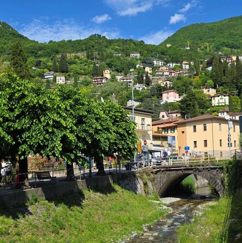 義大利科莫湖必玩 Lago di Como - Varenna 瓦倫納 = 瓦倫娜 - Lungolago di Varenna 瓦倫納湖畔步道 - Spiaggia di Olivedo = Olivedo Lido - Lido di Varenna
