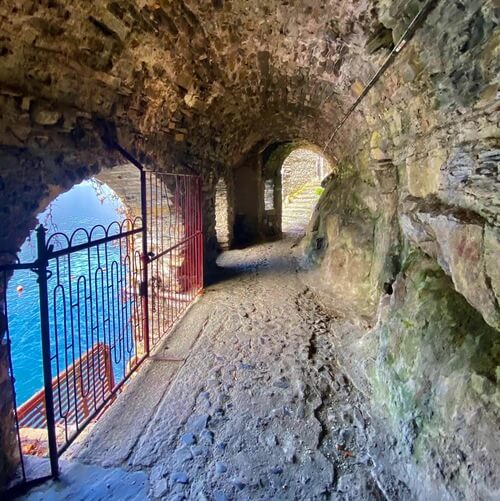 義大利科莫湖必玩 Lago di Como - Nesso 內索 - Orrido di Nesso 內索峽谷 = 內索瀑布 - Ponte della Civera 奇維拉古石橋 = 奇韋拉石橋