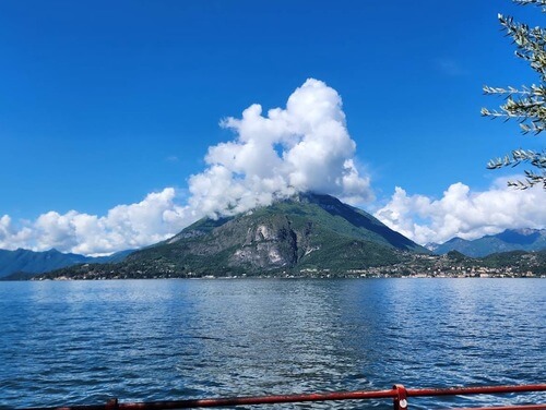 義大利科莫湖必玩 Lago di Como - Varenna 瓦倫納 = 瓦倫娜 - Lungolago di Varenna 瓦倫納湖畔步道 - Passeggiata degli innamorati 戀人步道 = 情人步道