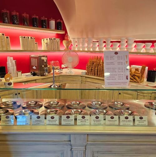 義大利科莫湖必玩 Lago di Como - Menaggio 梅納焦 = 梅納喬 - Gelateria La Fabbrica del Gelato